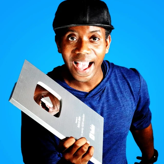 Roberto Blake YouTube channel profile image